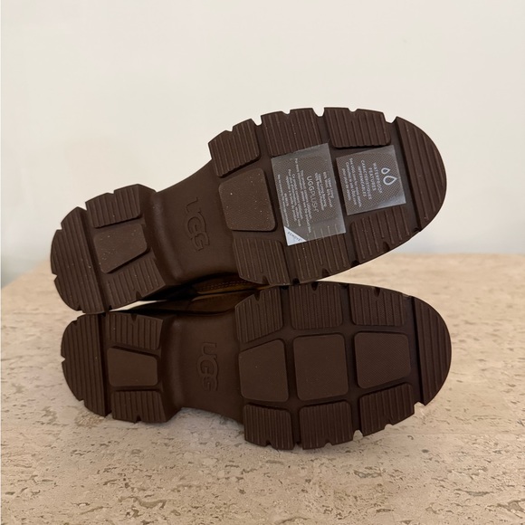 UGG® Ashton Zip - Picture 12 of 14